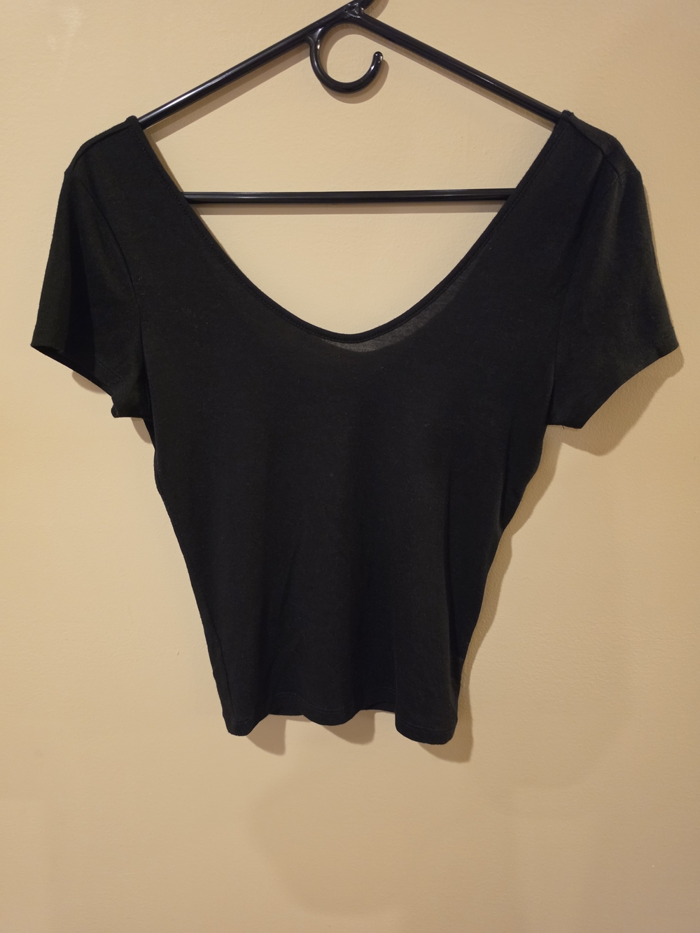 Women's Black Scoop Neck Short Sleeve Top